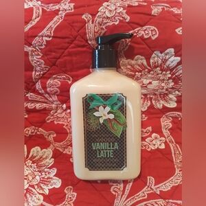 Bath & Body Works Winter Vanilla Latte Body Lotion